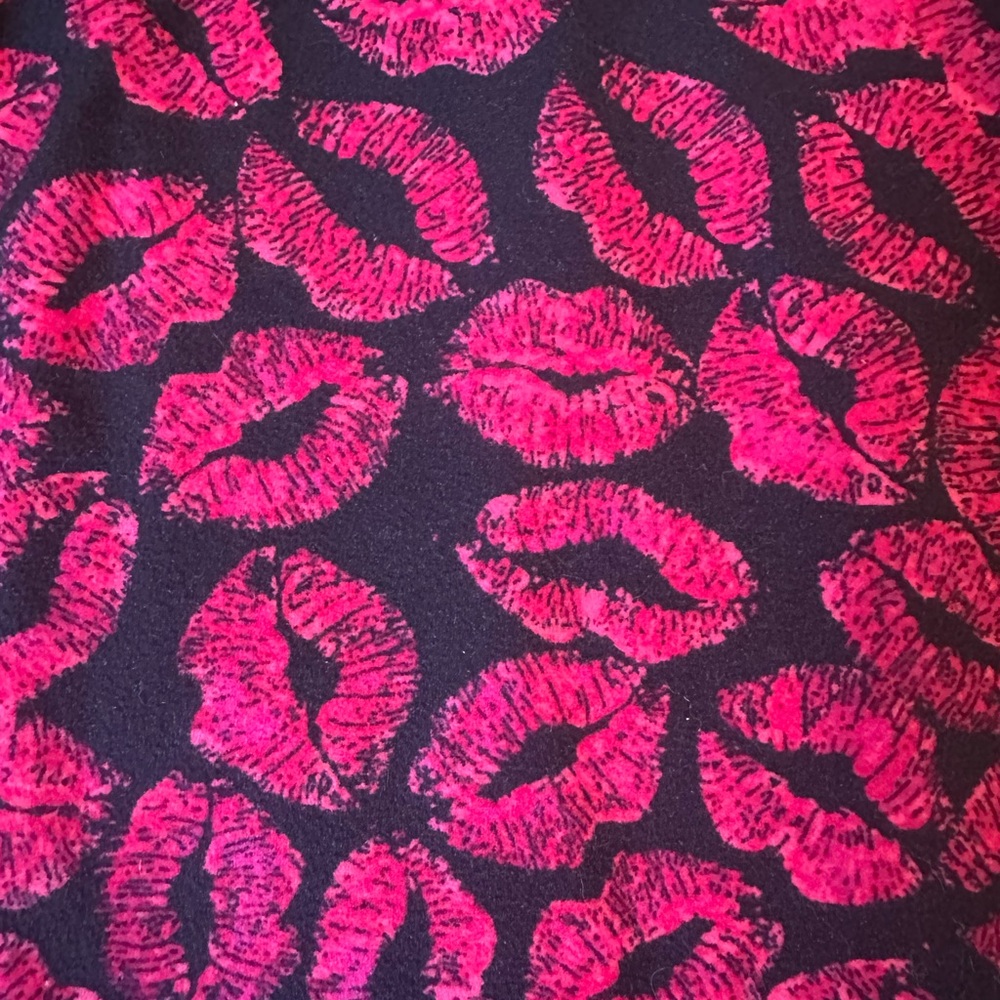 LuLaRoe Tall & Curvy Leggings: Lips